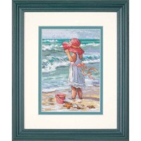 "Девочка у берега//Girl at the Beach" DIMENSIONS Gold Collection
